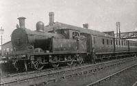 FR 0-6-2 tank engine with 6-wheel, 5-compartment coaches 